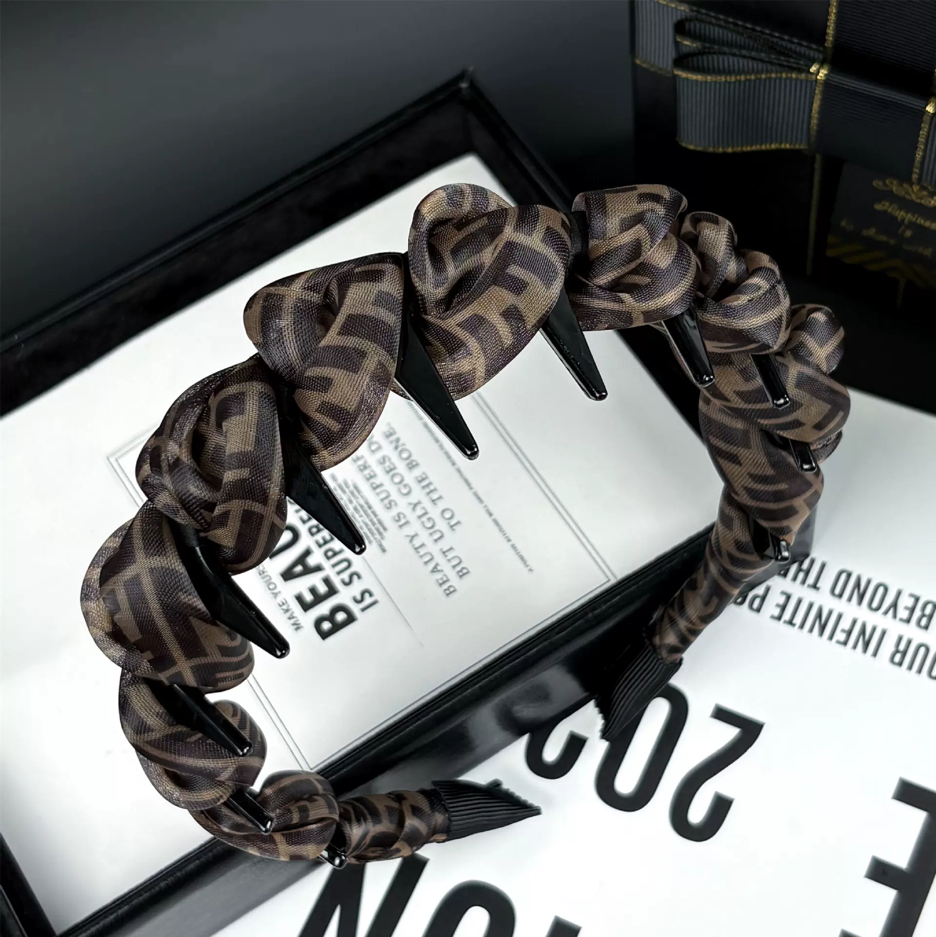 贵气棕咖~复古气质缎面发箍女2025新款老钱风带齿高颅顶头箍盘发