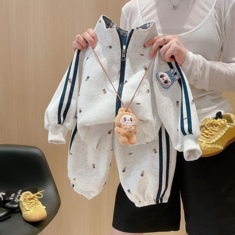 Children's Spring and Autumn Outfit Set, Stylish Boys' Clothing, Trendy Sports Casual Two-Piece Set, Girls' Jacket and Sweatpants with Doll