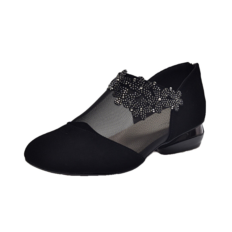 Chiều cao gót 3 cm màu đen