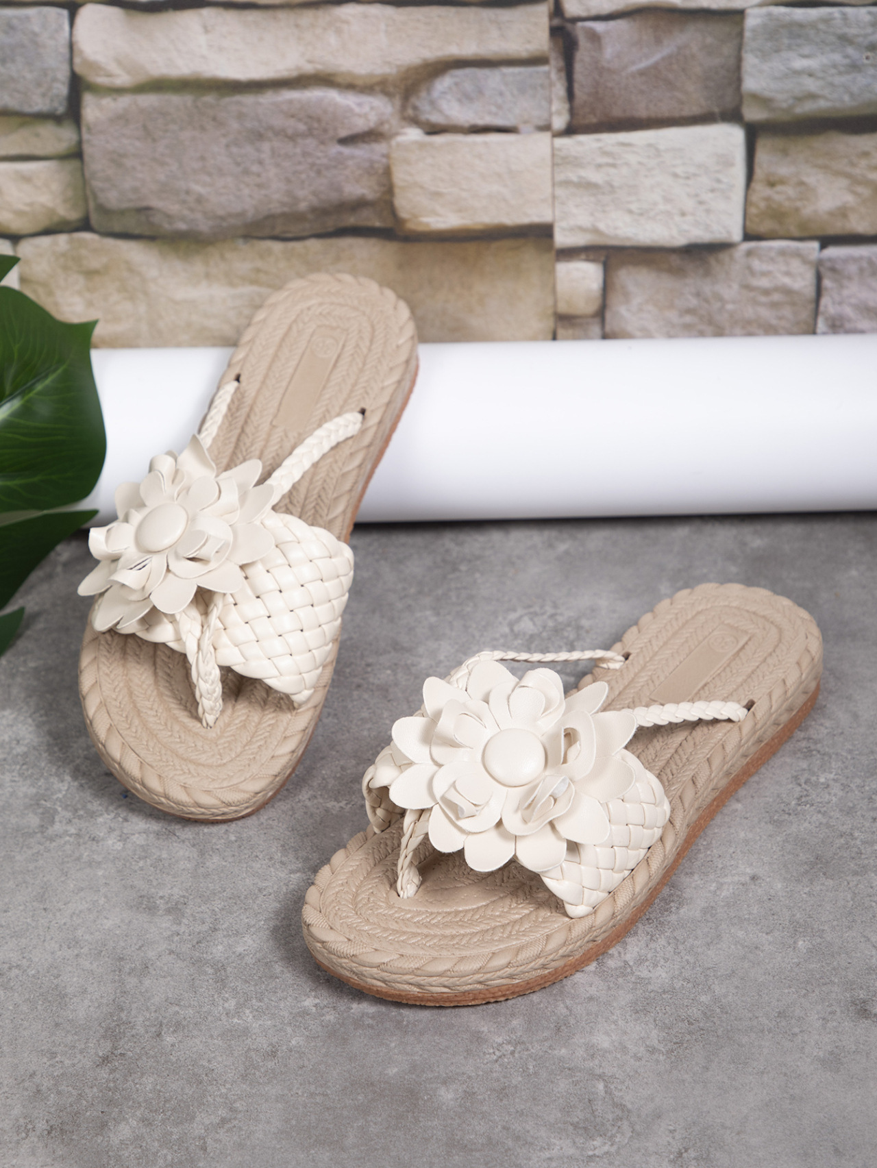 Women's Casual Vacation Solid Color Round Toe Beach Sandals display picture 4