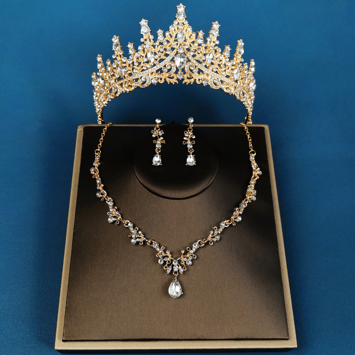 Joyería traje collar pendientes corona de la boda de tres piezas vestido de boda accesorios de la cena collar de novia al por mayor