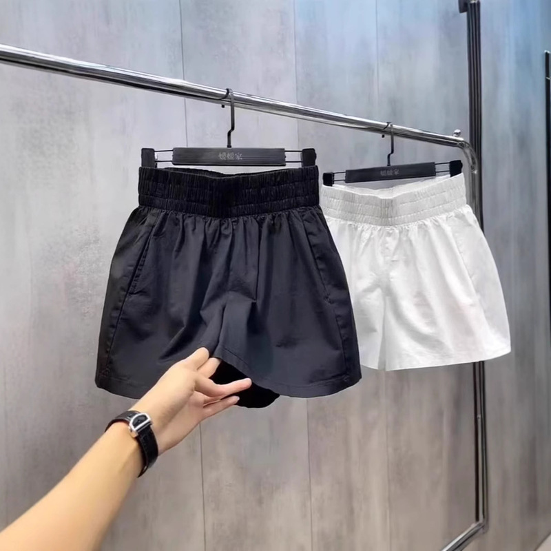Casual Women's White Pleated Design A-Line Hot Pants for Age Reduction Spring and Summer New European Style Loose Wide-Leg Shorts Trendy Casual Women's White Pleated Design A-Line Hot Pants for Age Reduction Spring and Summer New European Style Loose Wide-Leg Shorts Trendy