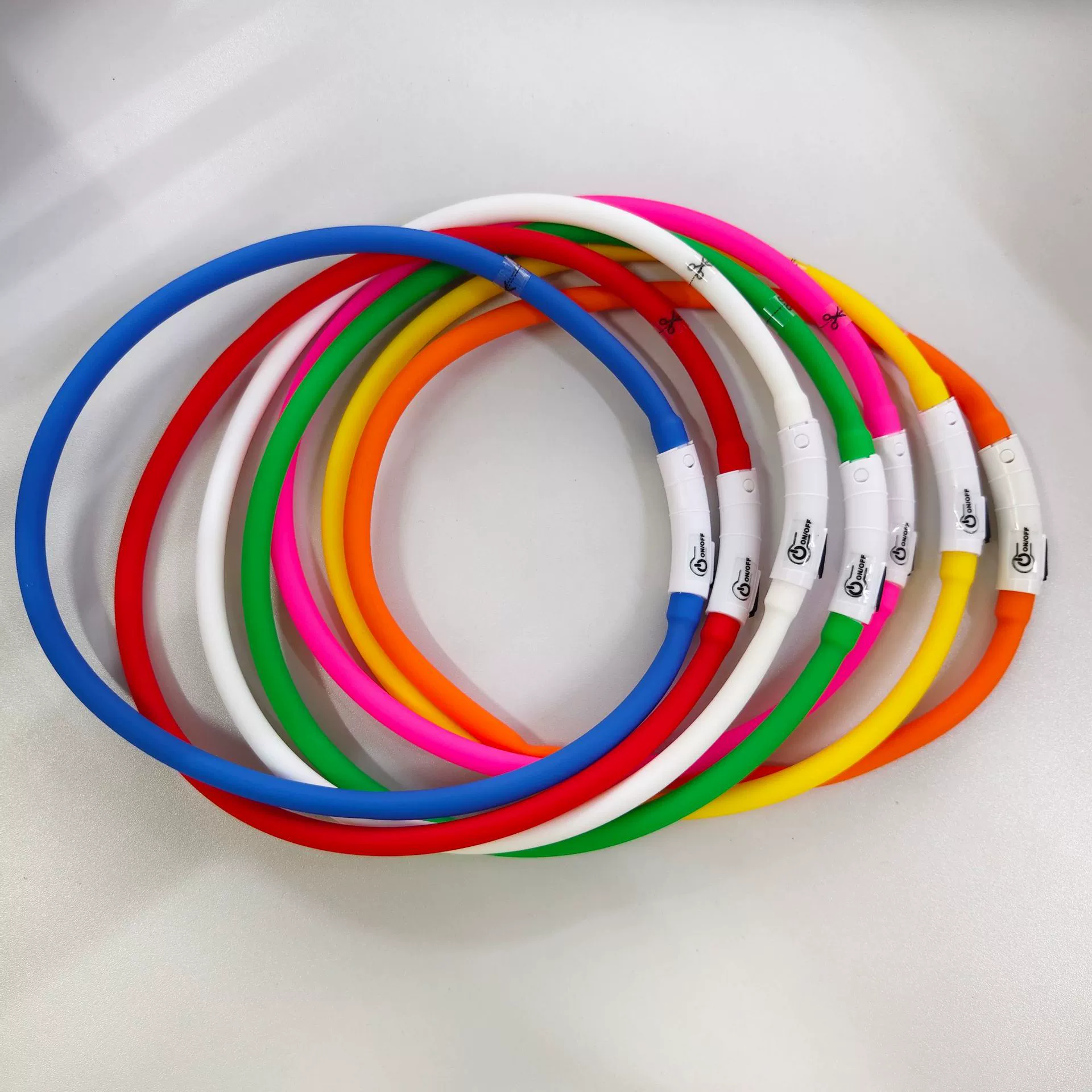 Оптовая продажа фабрики светодиодный светящийся собачий кольцо USB зарядный питомец воротник силиконовый круглый светящийся воротник может быть настроен цвет