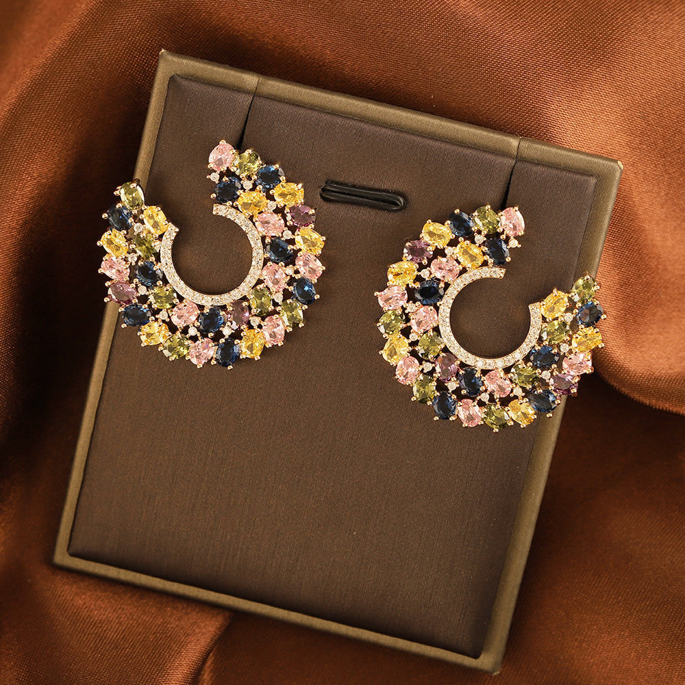 sophisticated fashionable earrings with zircon