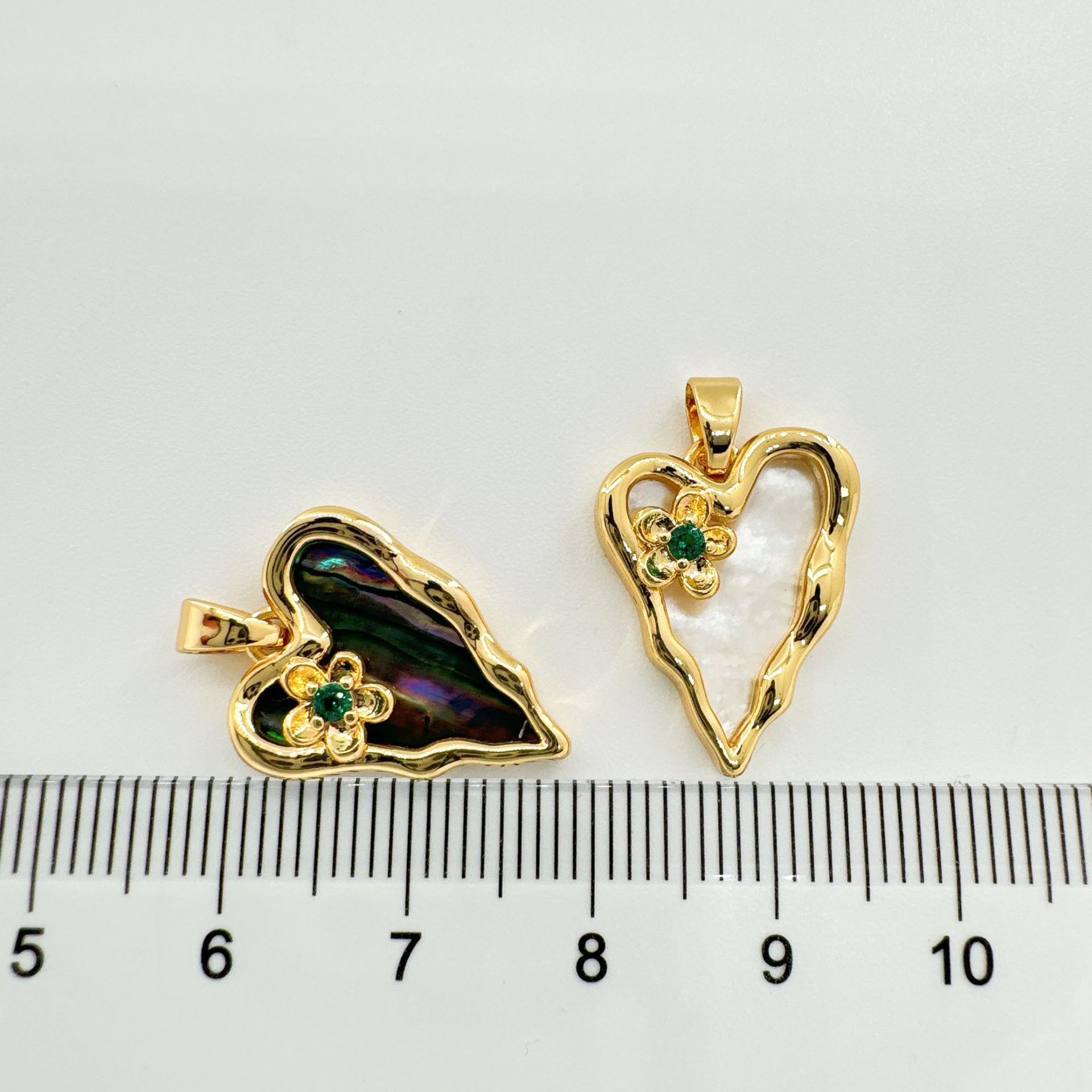 7g Weight Pendant Jewelry Making Type 21mm Jewelry Making Size Shell, Zircon Inlay Material DIY Jewelry Accessories Classification 1 Piece Quantity Copper Material Heart Shape, Flower Pattern Inlay Design Simple Style, IG Style Style 1 Piece 21mm Copper Shell Zircon Heart Shape Flower Pendant 10