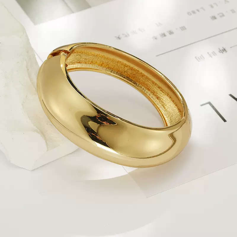 金色手镯批发女性原创设计光面弹簧手镯时尚跨境欧美夸张开口饰品