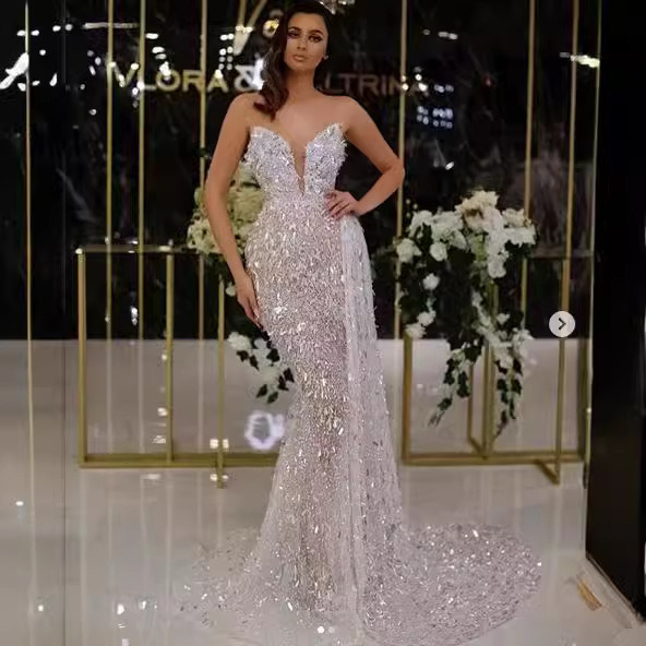 Vestido de noche elegante y sexy con tirantes finos y escote en V, con detalles en lámina plateada, estilo europeo y americano, novedad de verano transfronterizo 2025 para mujer. image 6