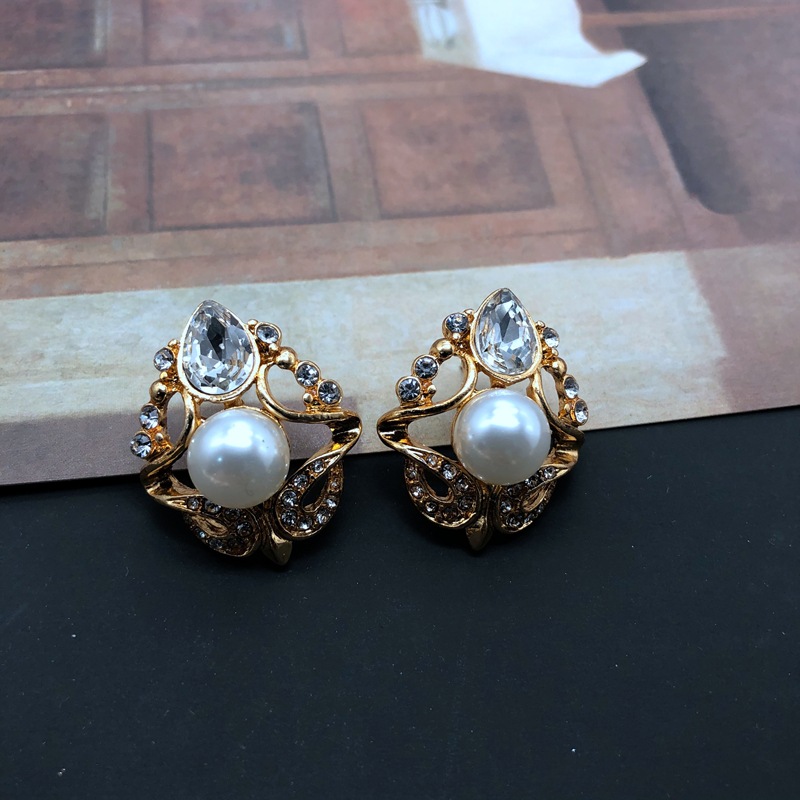 10g Weight No Inlaid Inlay Material Earrings, Ear Studs Classification Travel Occasion Heart Pattern Women'S Gender Fashion Style White, Green, Gold, Silver, Black Color Electroplating Real Gold Color Enamel Glaze Flower Pearl Gems Ear Clip Wholesale 9