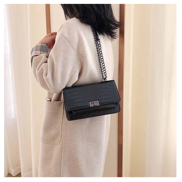 Borsa a tracolla intrecciata a catena quadrata piccola con motivo a coccodrillo autunnale di nuova moda 2024 da donna_voghion.com