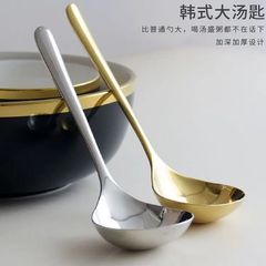 日本式の長い柄の家庭はスプーンの火鍋のスプーンを飲んで麺のスプーンを食べます。