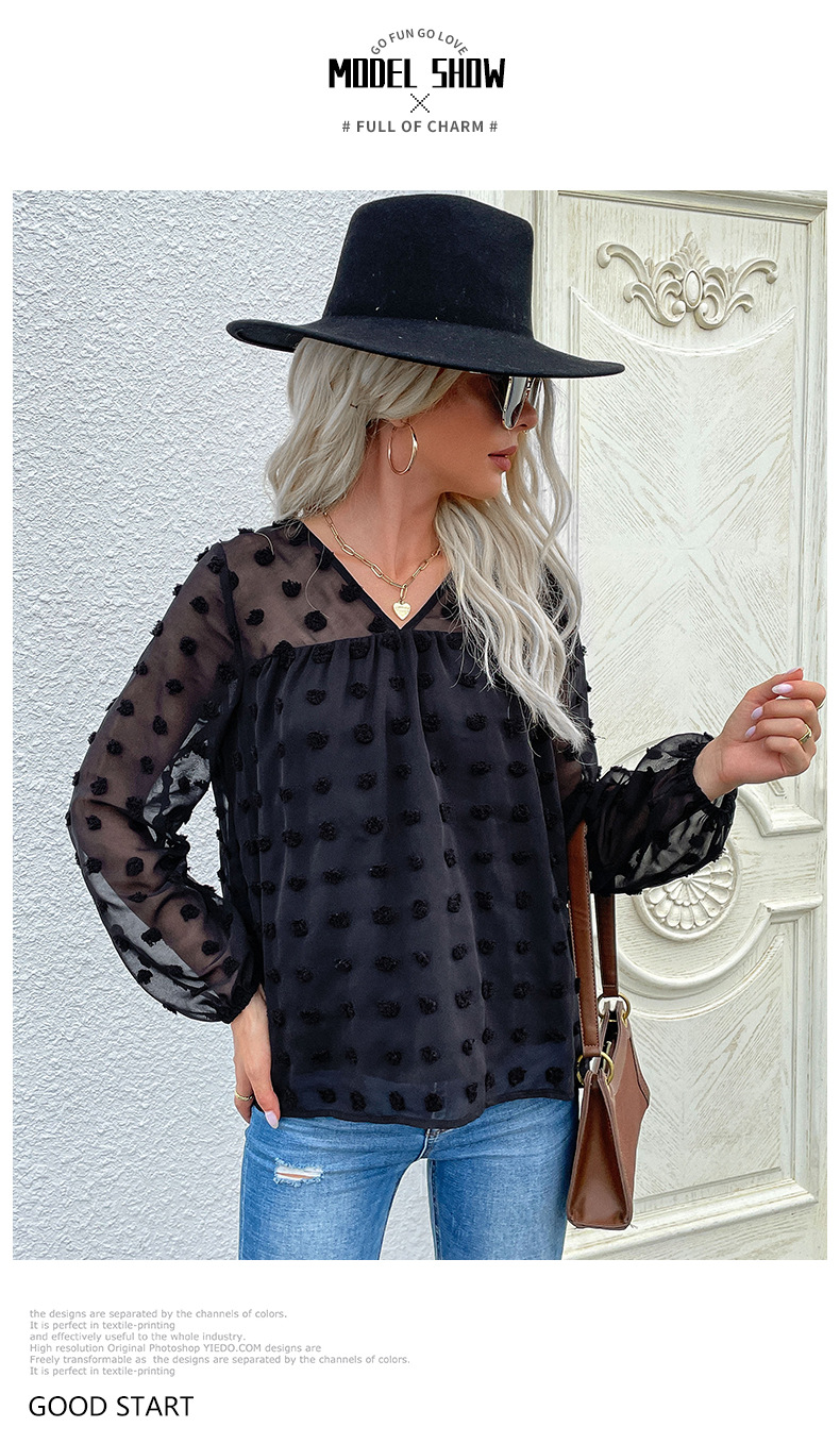 Czarny szyfonowy sweter z długim rękawem i dekoltem w serek, wykonany z wełny i żakardu_voghion.com