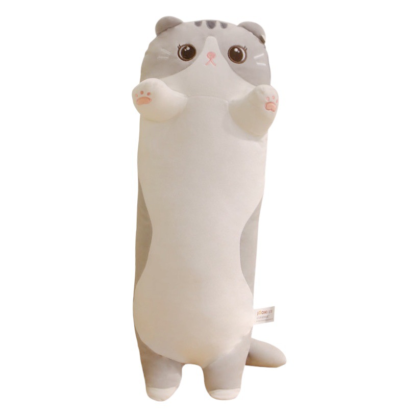 猫の人形は枕を抱いて女の子が寝ます。ぬいぐるみは柔らかいです。