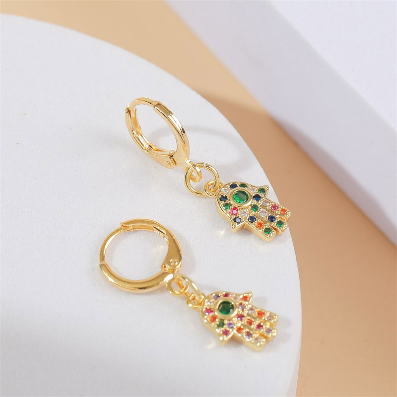 European And American Simple Trendy Unique Copper Inlaid Zirconium Palm Earrings Women's Korean Cute Exquisite Real Gold Electroplated Earrings display picture 5