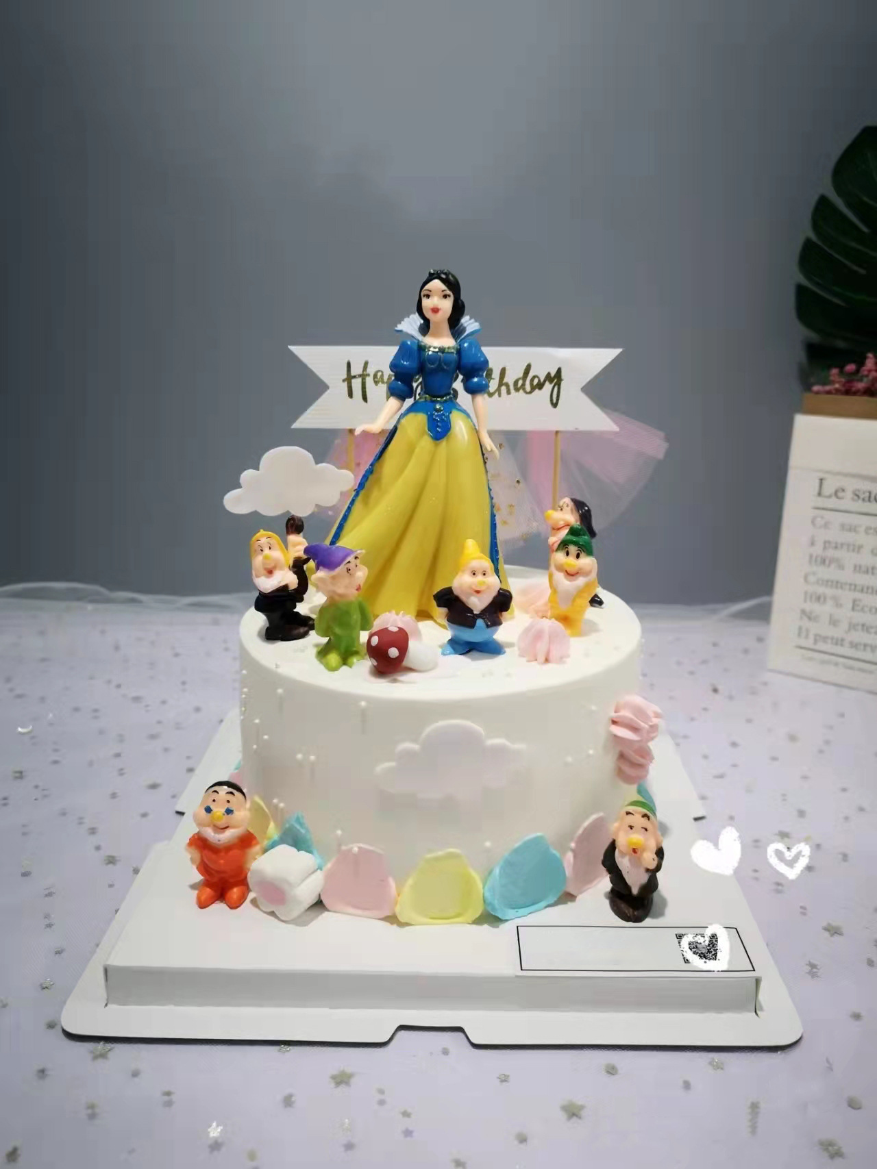 Helena's Kitchen: 白雪公主蛋糕 （Snow White Birthday Cake）