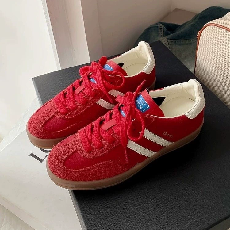 Женские кроссовки из натуральной кожи в ретро-стиле, красные, спортивные, повседневные, с комбинированным дизайном, в стиле Форреста Гампа, универсальные, 2025 года.