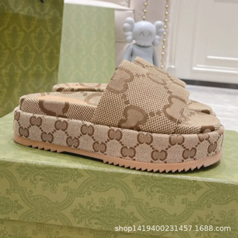 G Brand Thick-Soled Embroidered Flip-Flops, Outdoor Sandals with Monogram Print, Height-Increasing Platform Sole, Unisex Style