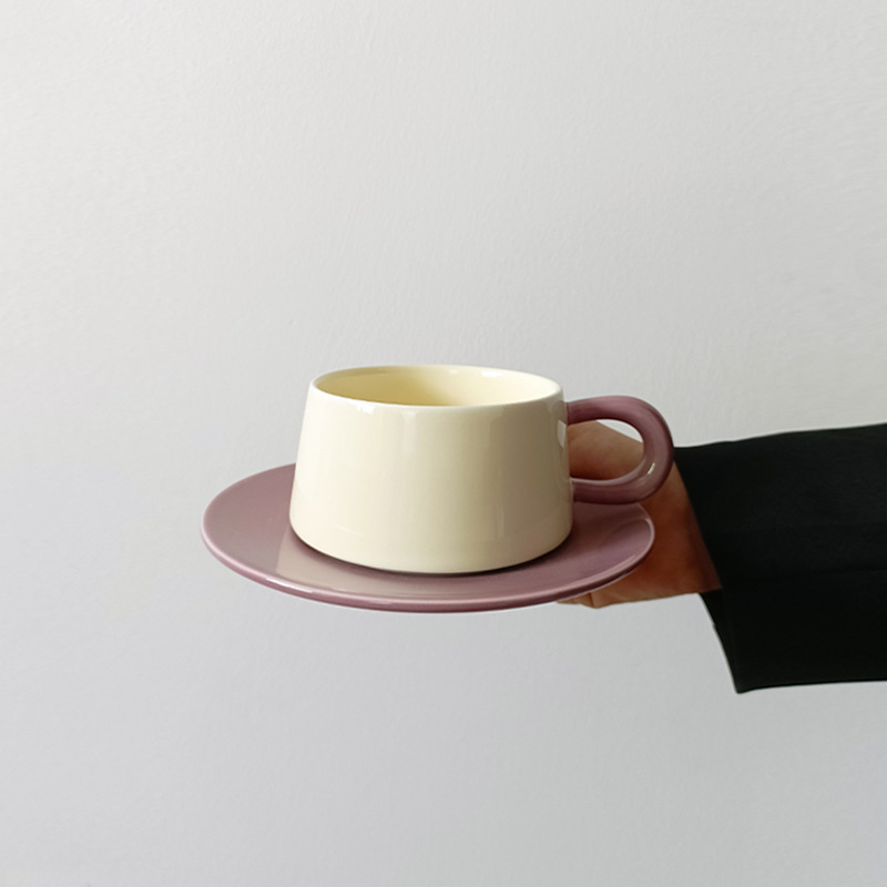 Juego de tazas de café de alta gama retro de nicho, tazas y platillos de cerámica creativos y exquisitos, tazas de café con leche de alto valor, tazas de té de la tarde