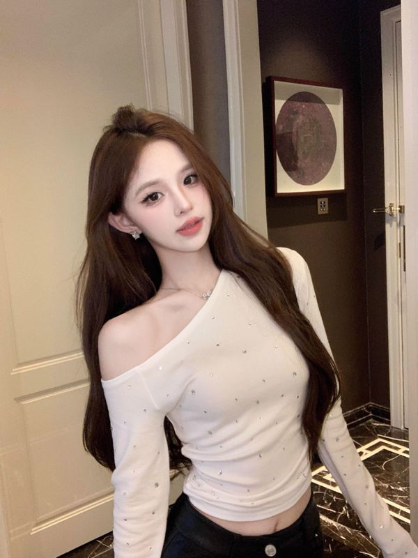 辣妹镶钻斜肩长袖T恤女秋季设计感小众黑色抽褶修身短款打底上衣|undefined
