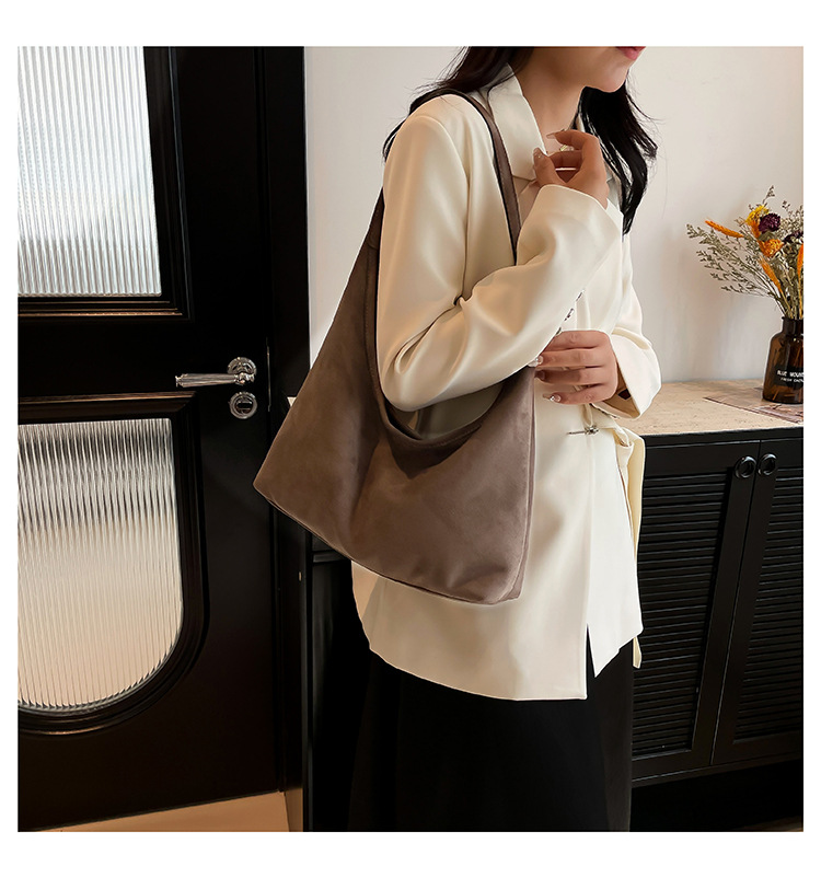 Retro casual commuting large-capacity bag for women, 2024 new autumn and winter suede tote bag, niche casual single-shoulder bag undefined