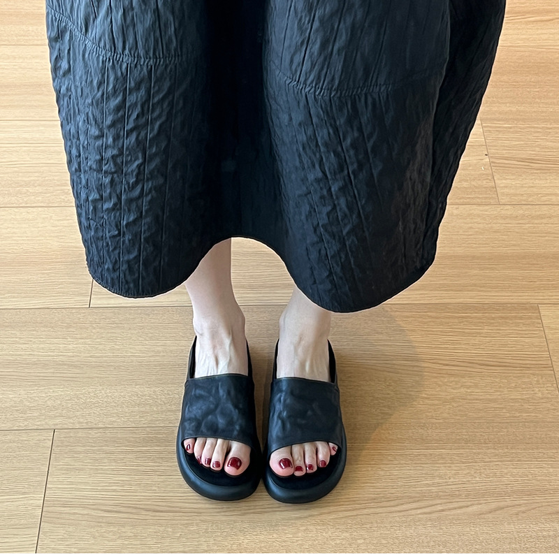 快適で軽い高級感のある夏の新しいスタイルのフレンチレトロなオープントゥスリッパ、女性用フラットソールアウターウェアソフトソール厚底ミュールシューズ|undefined