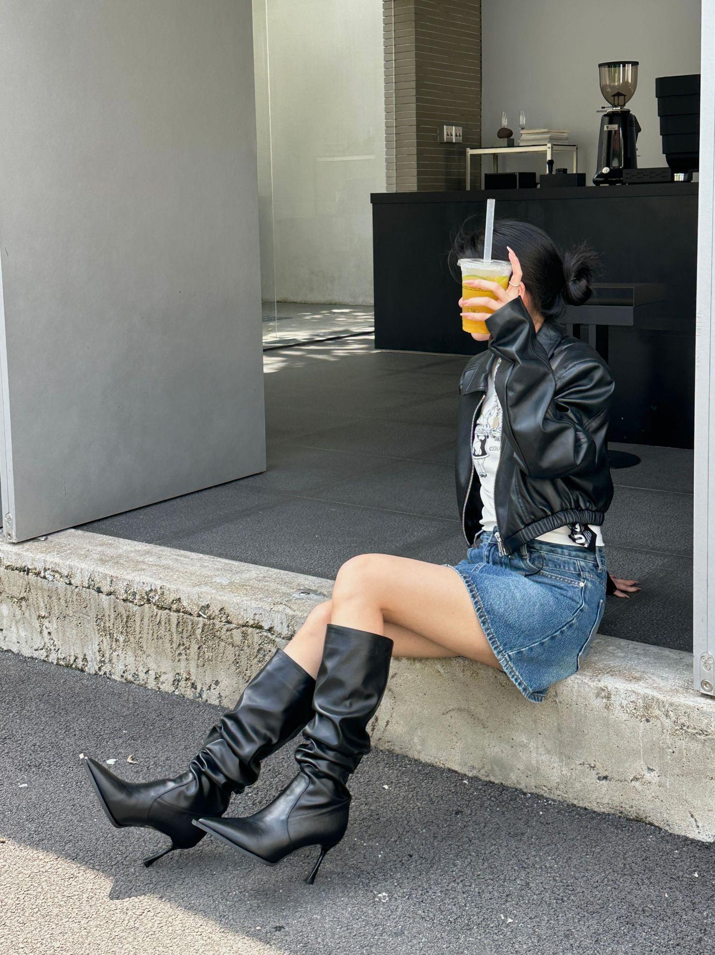 2024 Herbst Winter neue spitze, plissierte Lederstiefel mit hohen Absätzen und Ärmeln, die für Frauen schlanker aussehen sollen_voghion.com