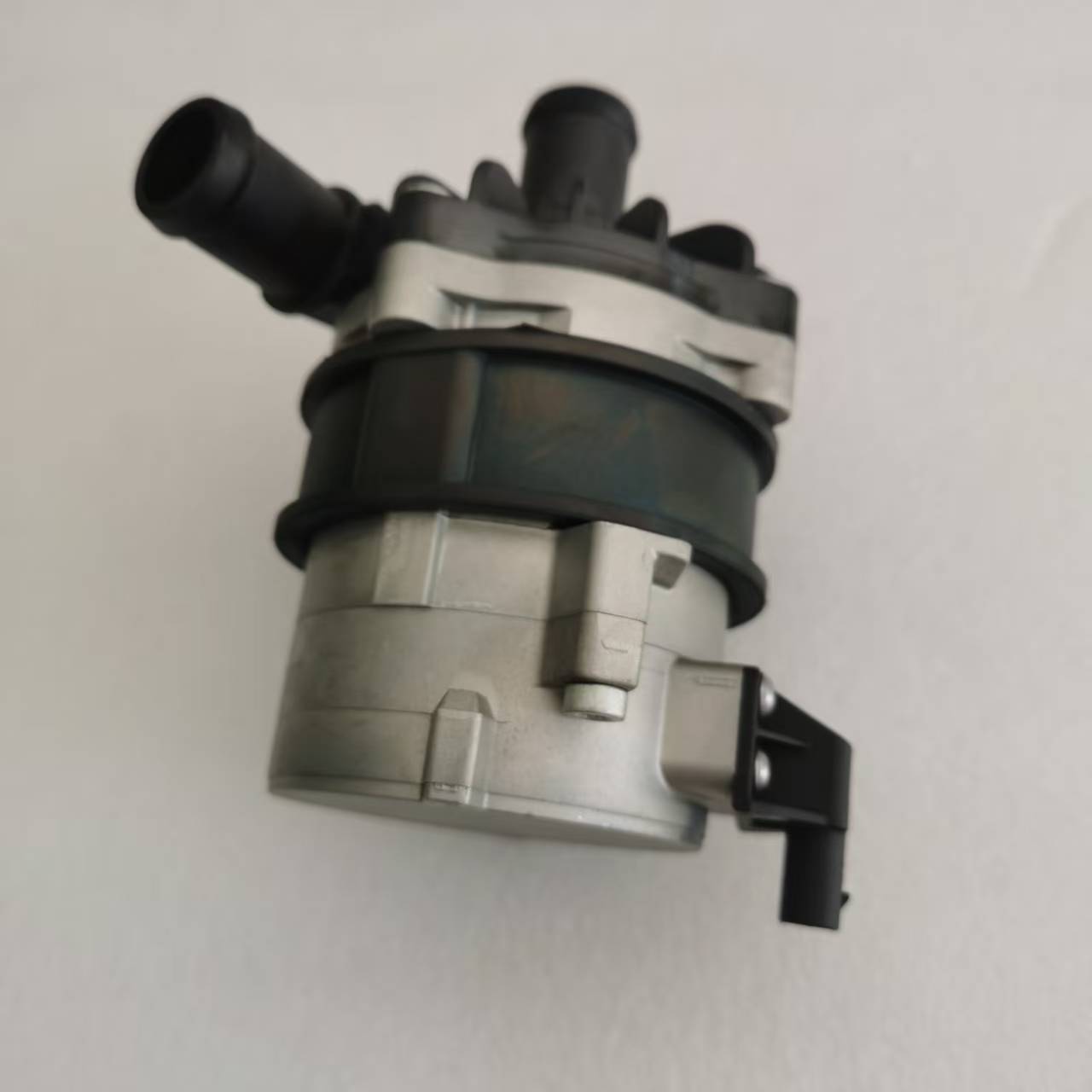 7P0965567 Auxiliary Water Pump Suitable for Audi Touareg/Q7