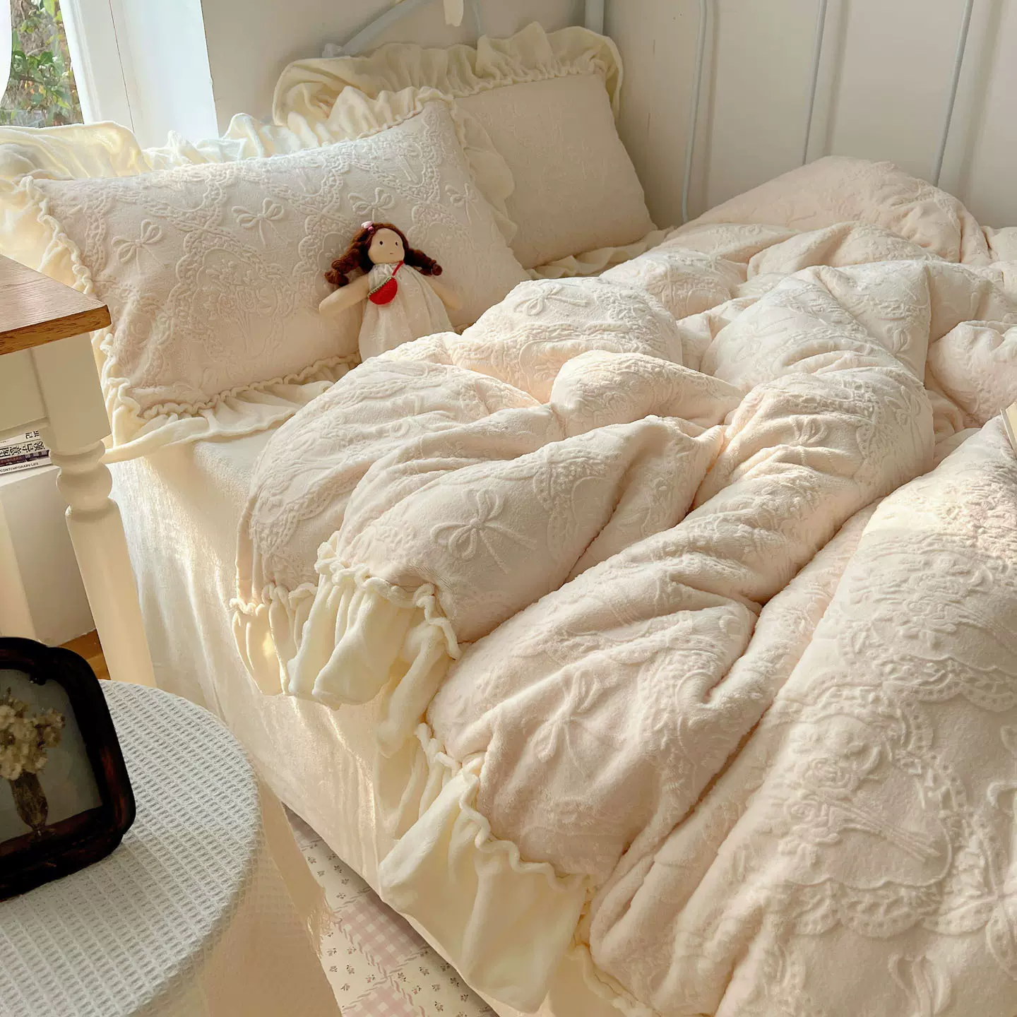 A类公主风雕花牛奶绒四件套法式荷叶边秋冬高克重双面牛奶绒被套1