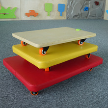 幼儿园儿童感统平板四轮滑板车软包木板滑车木平衡板训练滑轮板车