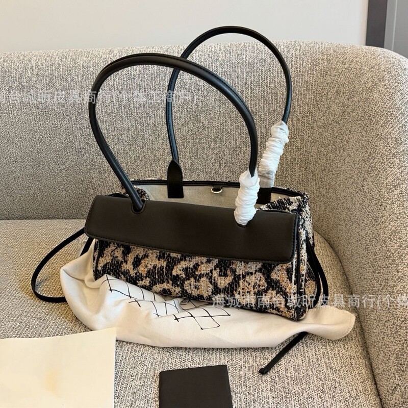2026 New Leopard Print Tweed Baguette Bag, Vintage Chanel-style Handbag, Elegant Commuting Shoulder Bag