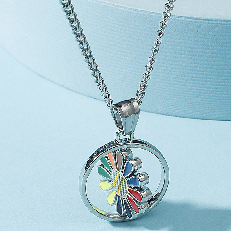 Korean Colorful Rotating Daisy Pendant Alloy Necklace display picture 2