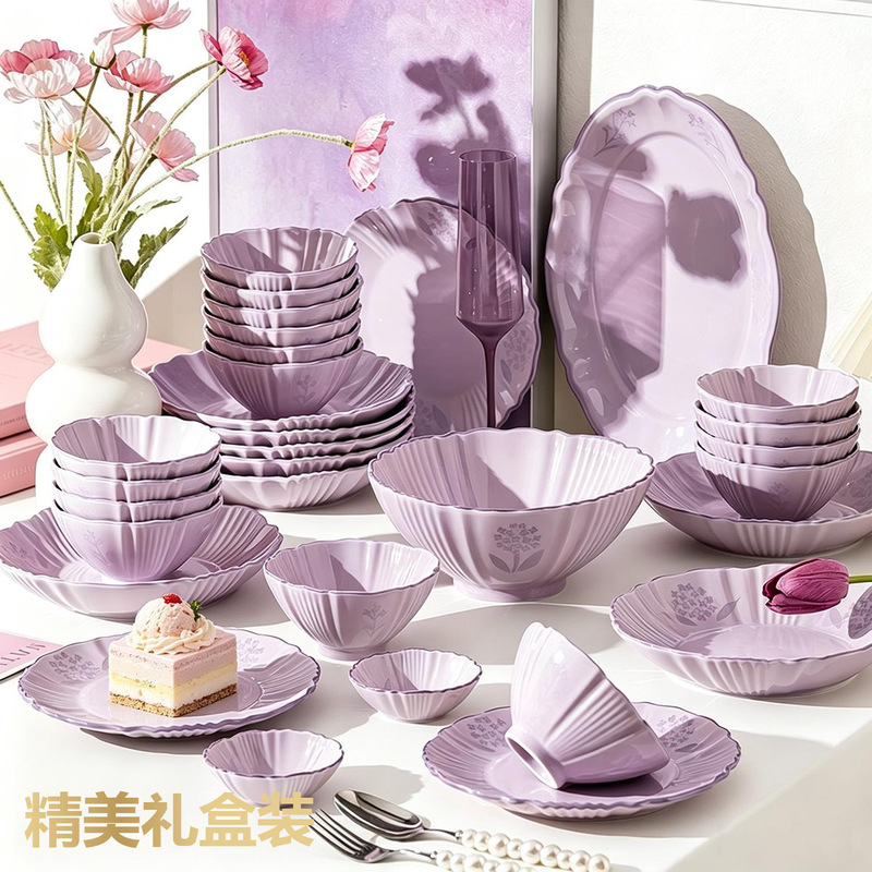 Underglaze Colored Ceramic Tableware Set in Purple, with a Girly and Aesthetically Pleasing Design, Suitable for Home Use, Includes Anti-Scald Bowls and Plates, Perfect for Wedding Gifts