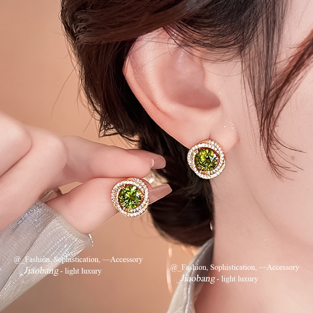 Geometric small sophisticated fashionable earrings with zircon