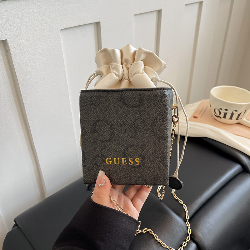 Cross-Border Women's Bags Guess Printed Shoulder Box Bag Mini Crossbody Chain Bag Stylish Small Lipstick Bag Cross-Border Women's Bags Guess Printed Shoulder Box Bag Mini Crossbody Chain Bag Stylish Small Lipstick Bag