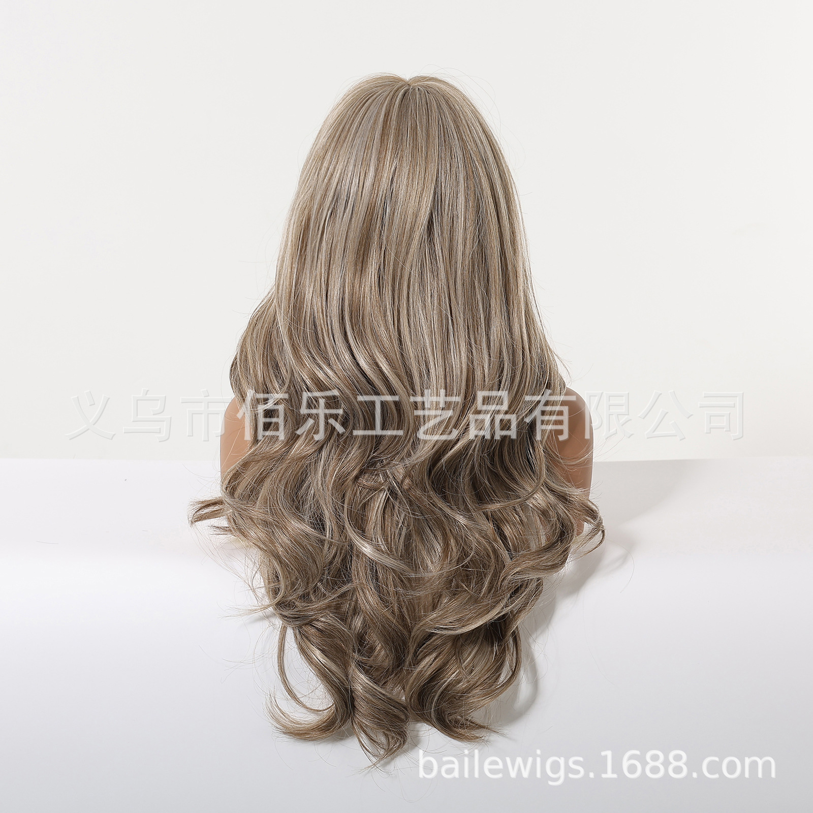 Pelucas europeas y americanas rizadas largas ondas lino gris marrón picado teñido aire frangeas wig