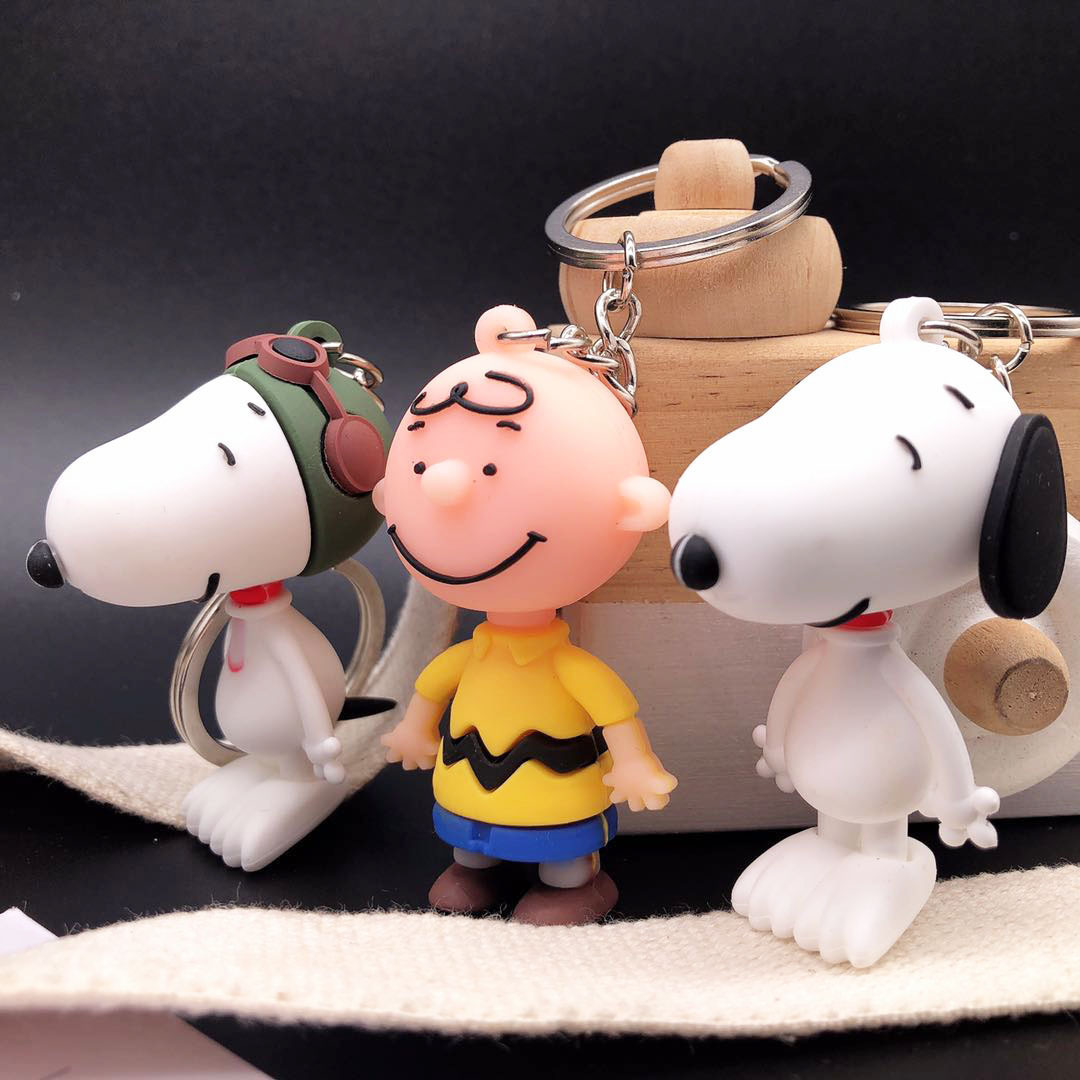 Caricatura encantadora Snoop Charlie llavero mochila infantil colgante muñeca evento de apertura regalos al por mayor
