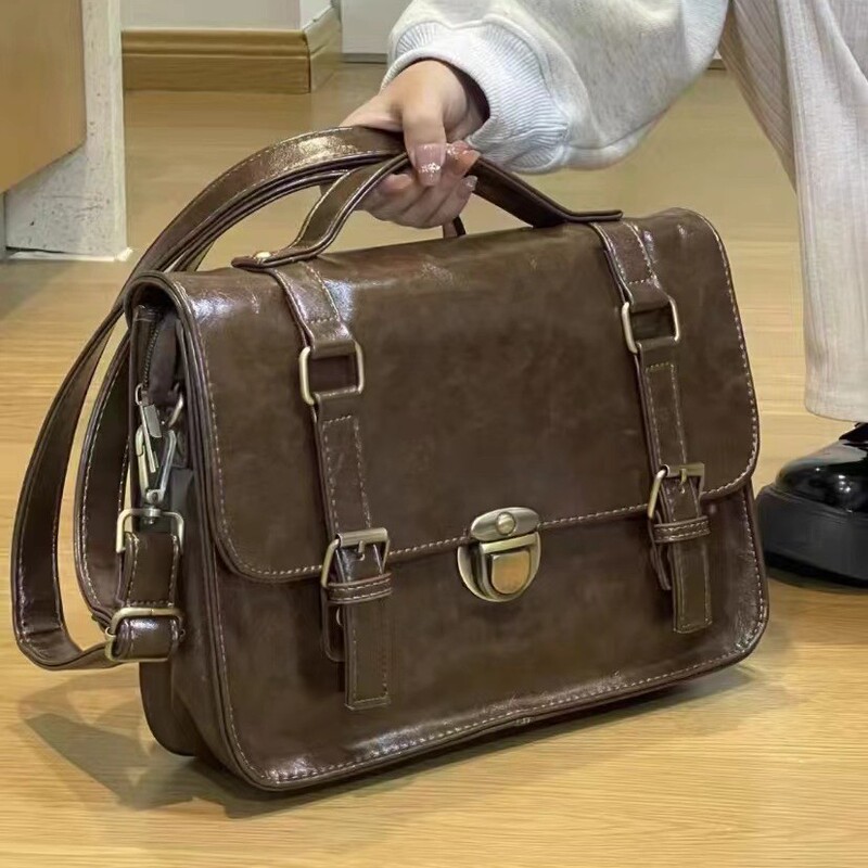 Autumn and Winter Vintage Buckle Messenger Bag Japanese jk Uniform Bag Casual School Bag Fashion Commuter Briefcase Crossbody Bag