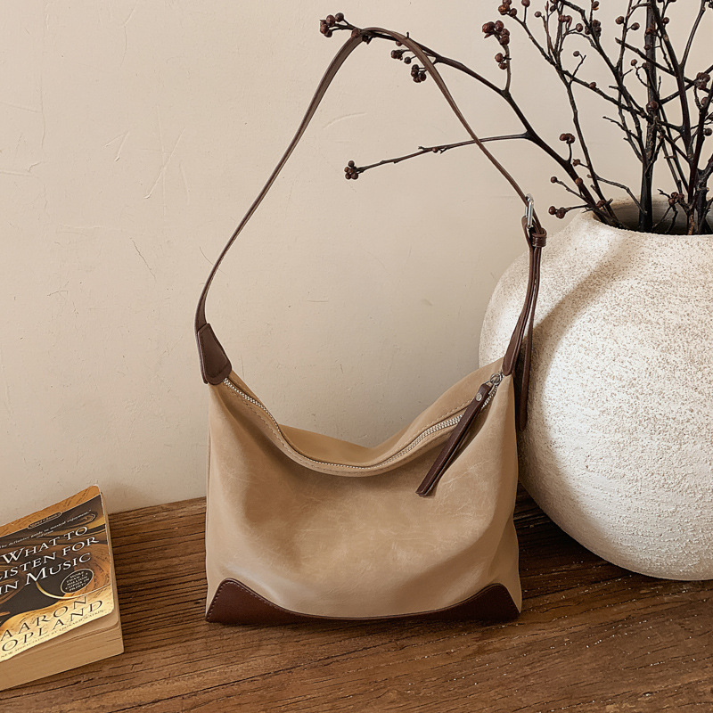 Otoño y invierno de alto nivel retro bolsas de color para mujeres 2025 nuevo estilo versátil bolsas de bolsas de hombro