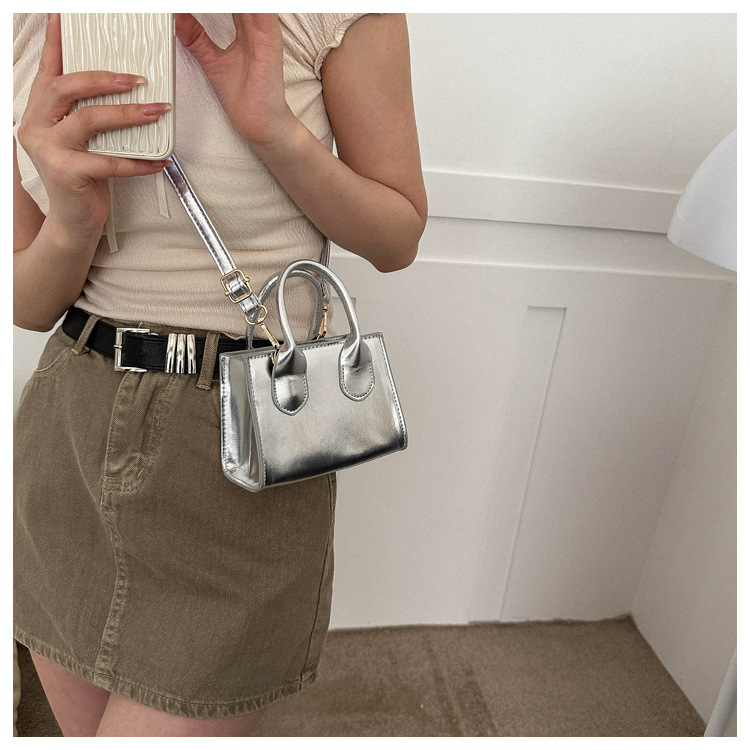 Women's Small Pu Leather Solid Color Streetwear Square Zipper Shoulder Bag Handbag Crossbody Bag display picture 4