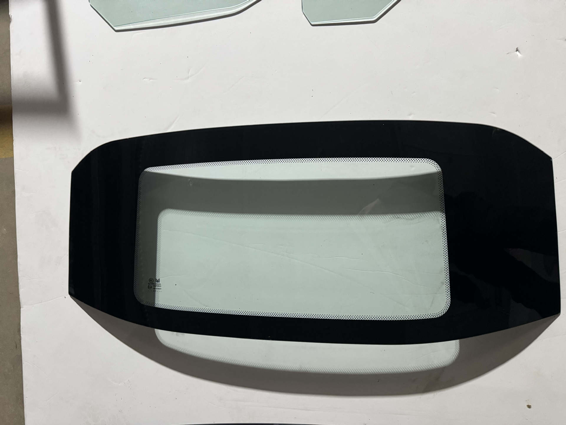 Longqi A11 Whole Vehicle Glass Wholesale Reinforced Anti-Crack Window Glass New Energy Longqi Whole Vehicle Tempered Glass