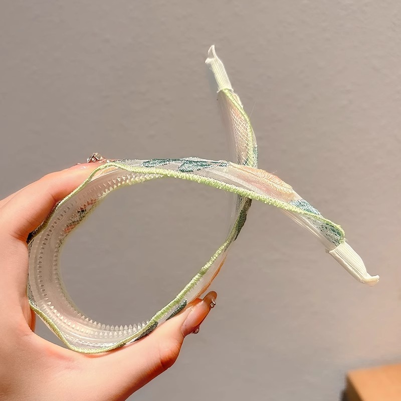 Nuevo bordado de encaje chino para mujeres 2025 nuevo estilo nacional de viento borde ancho alto cráneo cabeza de banda de lavado de la cara prensado pelo paquete