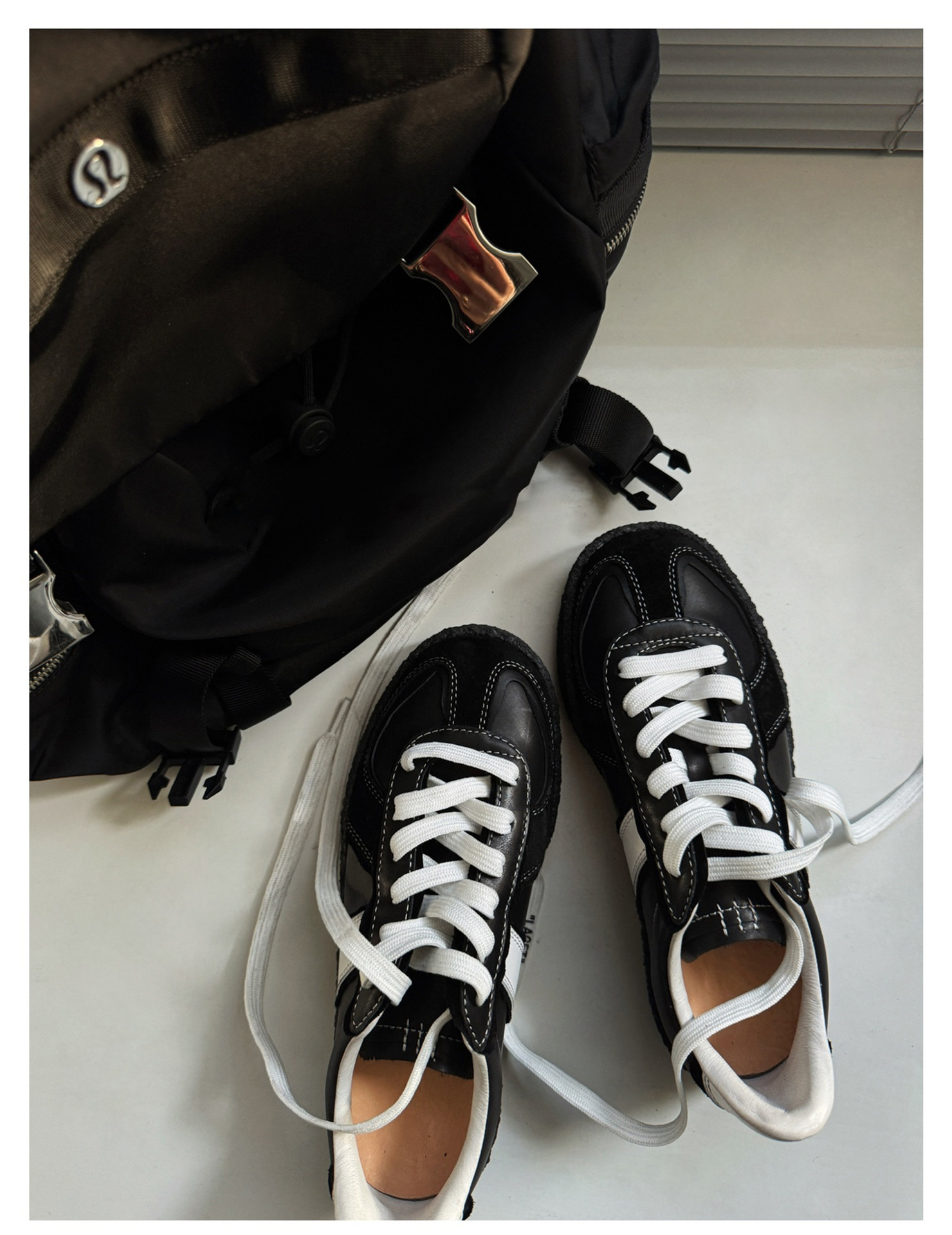 Nischen-Trainingsschuhe aus schwarzem Leder für Damen, Sport- und Freizeitschuhe mit runder Spitze und dicker Sohle,_voghion.com