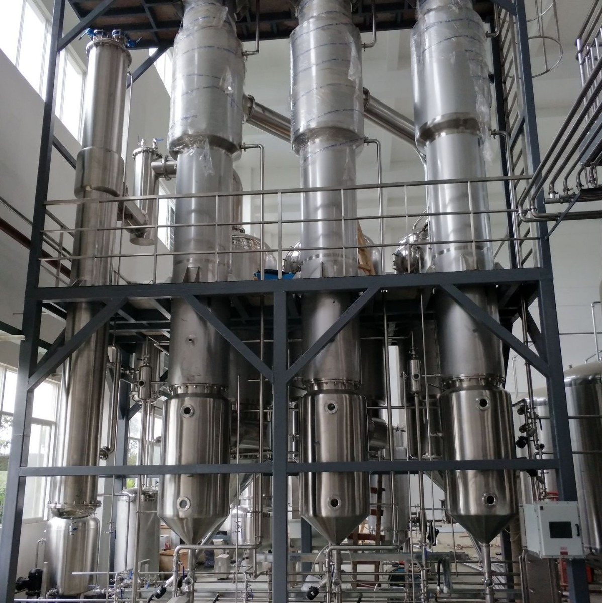 全自动三效降膜浓缩蒸发器 单效降膜蒸发器 废水真空蒸发器