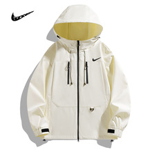 2024新款防水防水冲锋衣情侣款潮流男士工装休闲登山服夹克外套