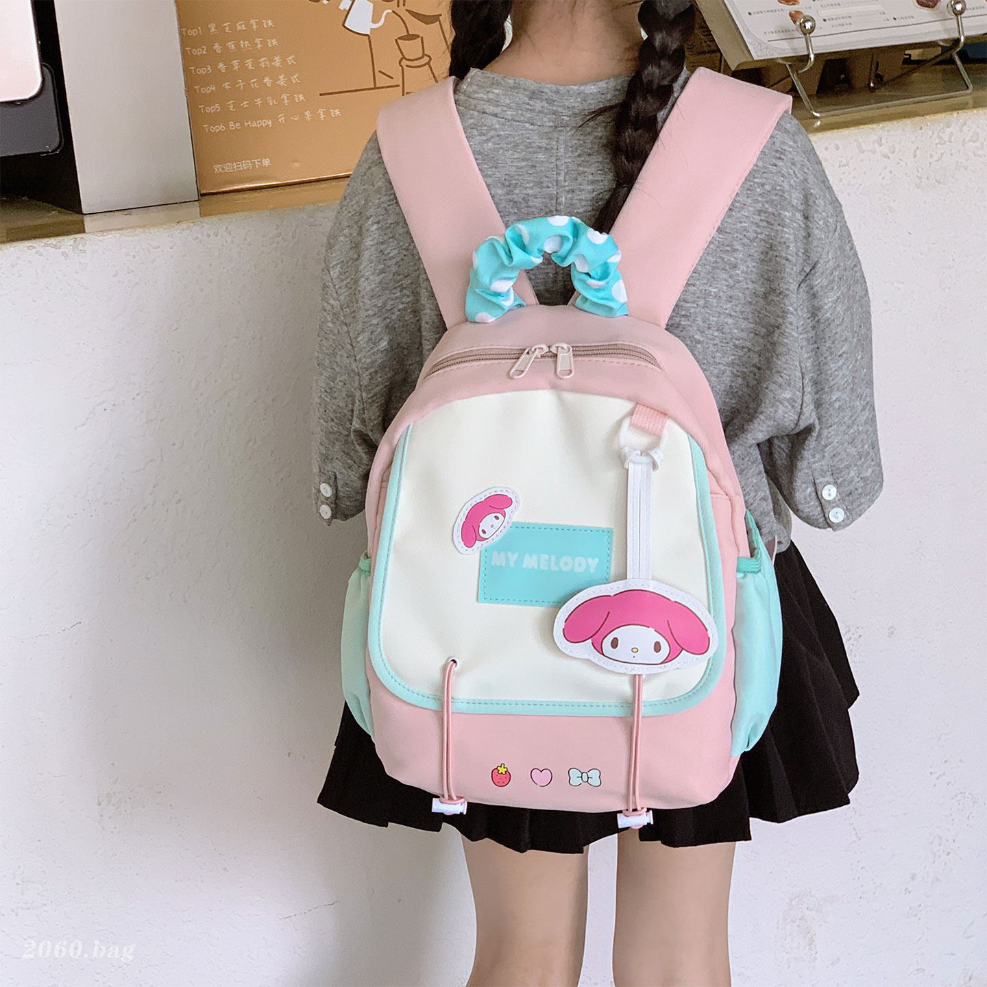 Mochila de moda de verano de gran capacidad, mochila de clase de dibujos animados encantadora, nueva escuela secundaria para viajar a principios de 2026 para hombres y mujeres