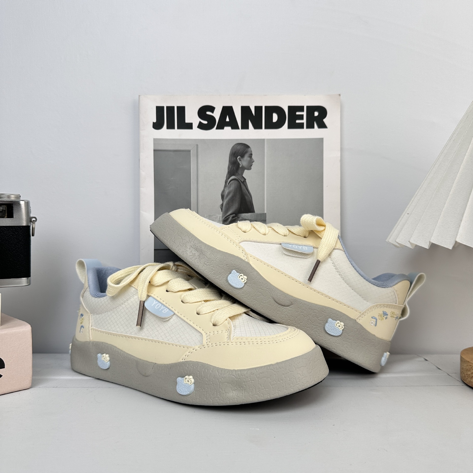 Yuanbo nicho diseño de zapatos de skate para mujeres 2025 nuevo tipo delgado con falda zapatos blancos transpirables zapatos casuales