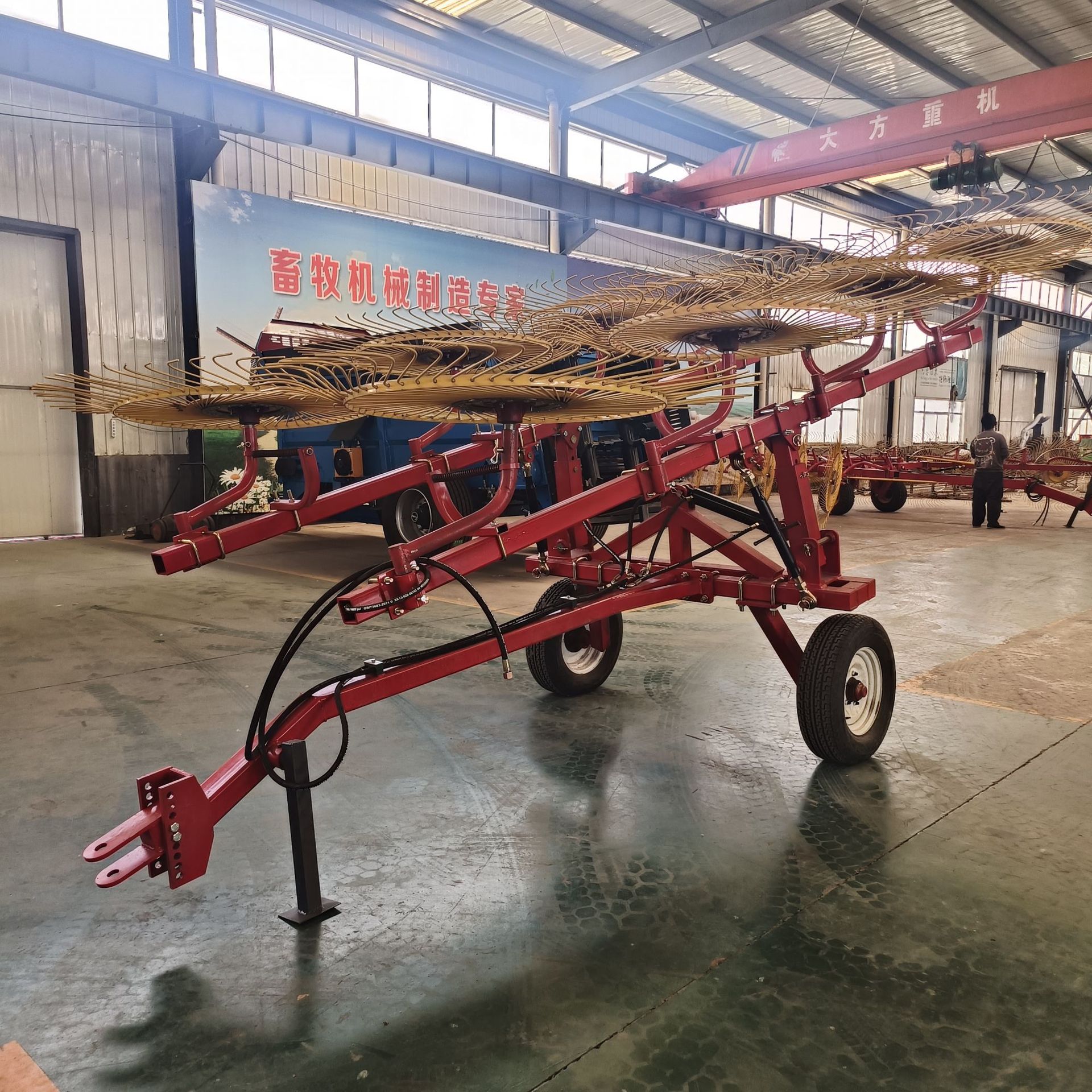 Tractor especial para paja de maíz tipo disco de dedo de tracción hidráulica de la fábrica de fuente de césped con disco de césped