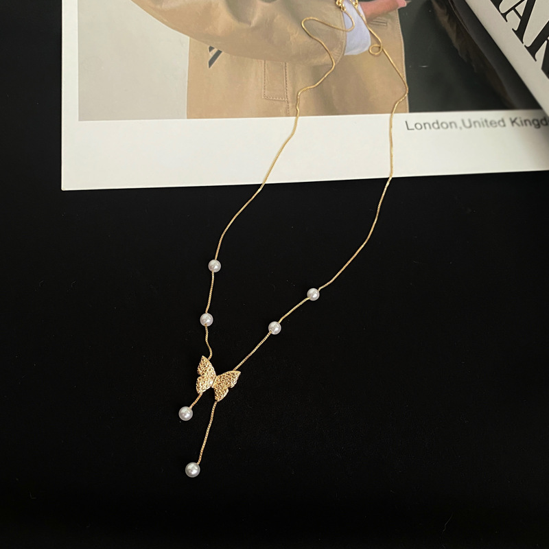Einfacher Stil Schmetterling Imitationsperle Legierung Quaste Halskette display picture 3