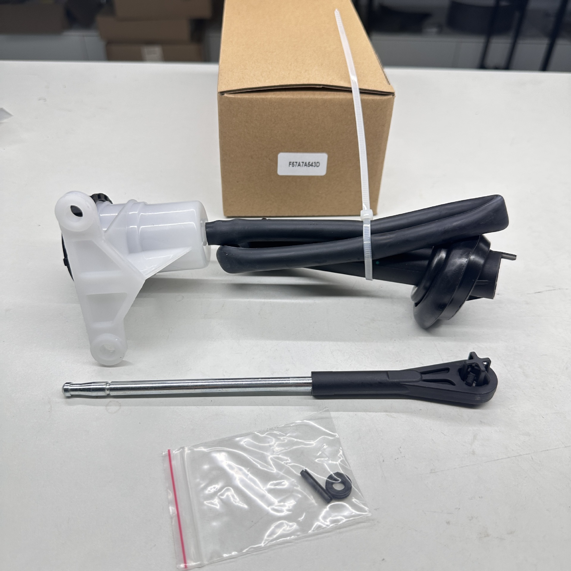 Cm3500700 F57Z-7A543-A Is Suitable for Ford Explorer Ranger Clutch Master Cylinder