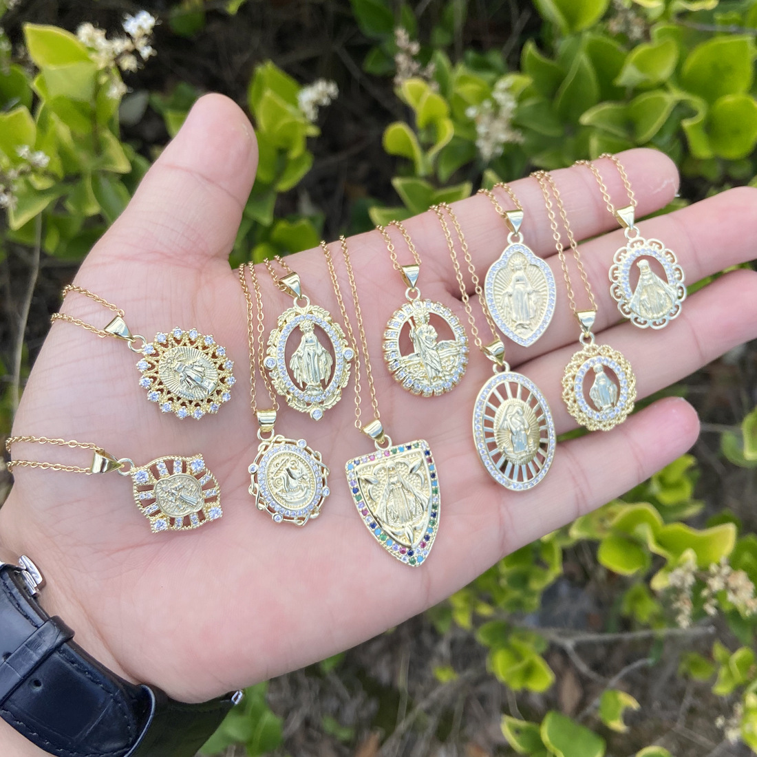 hollow Copper Zircon-Laid Necklace