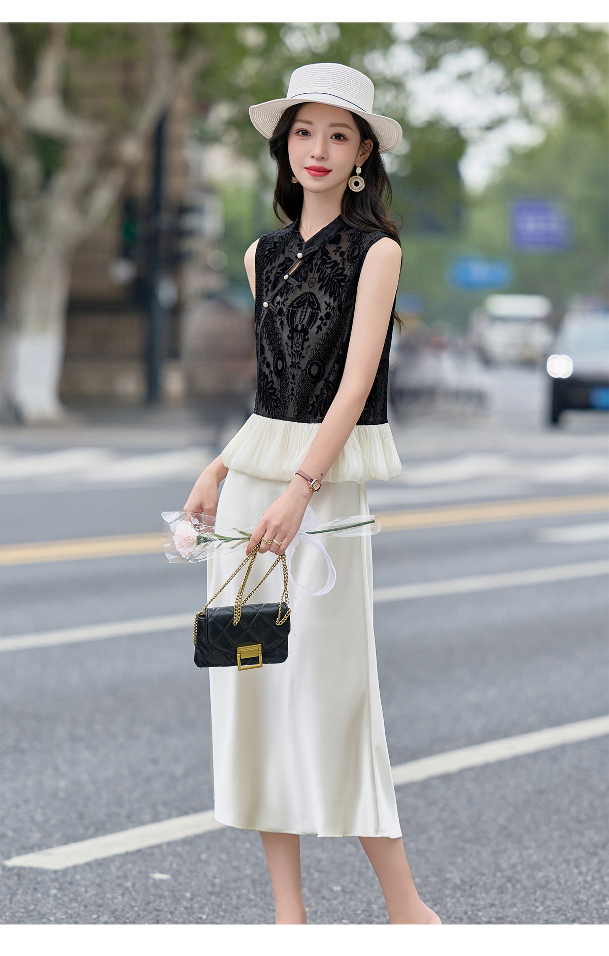 Bộ váy hai mảnh nữ tân cổ điển gồm áo gile và váy yếm hoa văn nổi — màu be, màu đen chi tiết 25